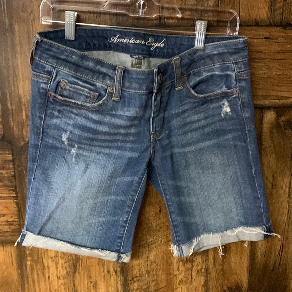 American eagle size 6 Bermuda shorts